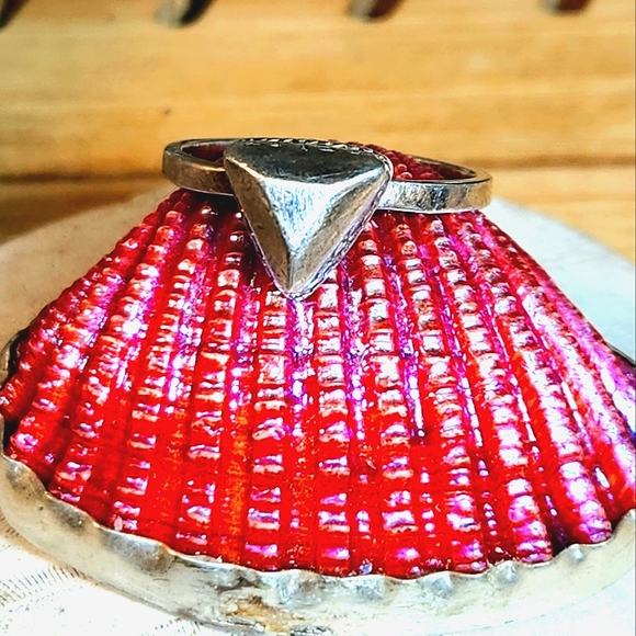 Esquisite, Triangle-Shaped Sterling Silver Ring Signed Anna Beck On The Back. - Picture 5 of 6